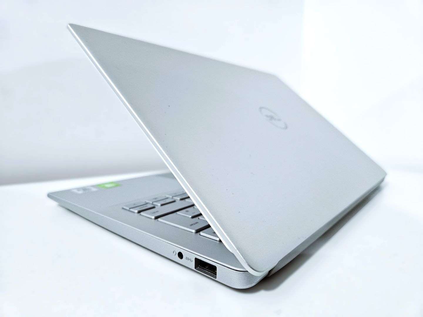 Dell Inspiron 13 Ultrabook | Intel i7, 16GB RAM, MX250, 13.3 FHD